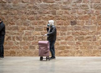 Tri opsionet për t’i dhënë fund përhapjes së COVID-19 dhe pse coronavirusi do të ndryshojë mënyrën tonë të jetës