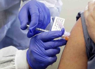 Për herë të parë një vaksinë kundër koronavirusit funksionon tek njeriu