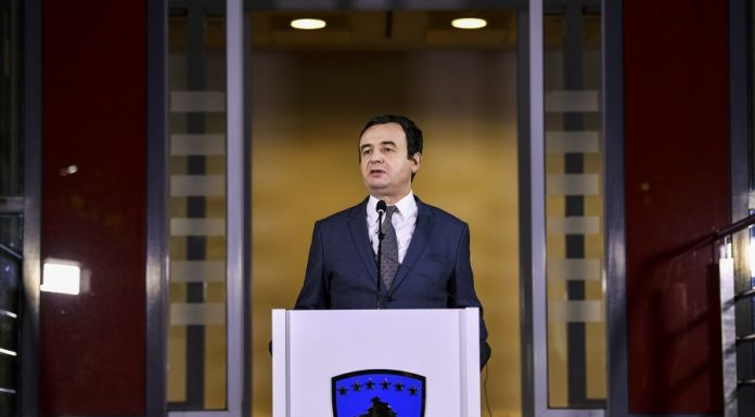 Albin_Kurti_-_Konferenca_31587583907