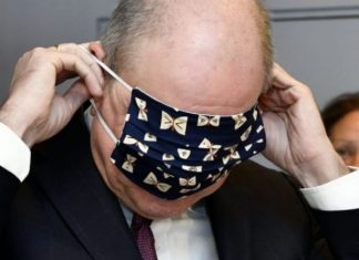 Zëvendëskryeministri belg në situatë të sikletshme, nuk di se si duhet ta vendosë maskën mbrojtëse