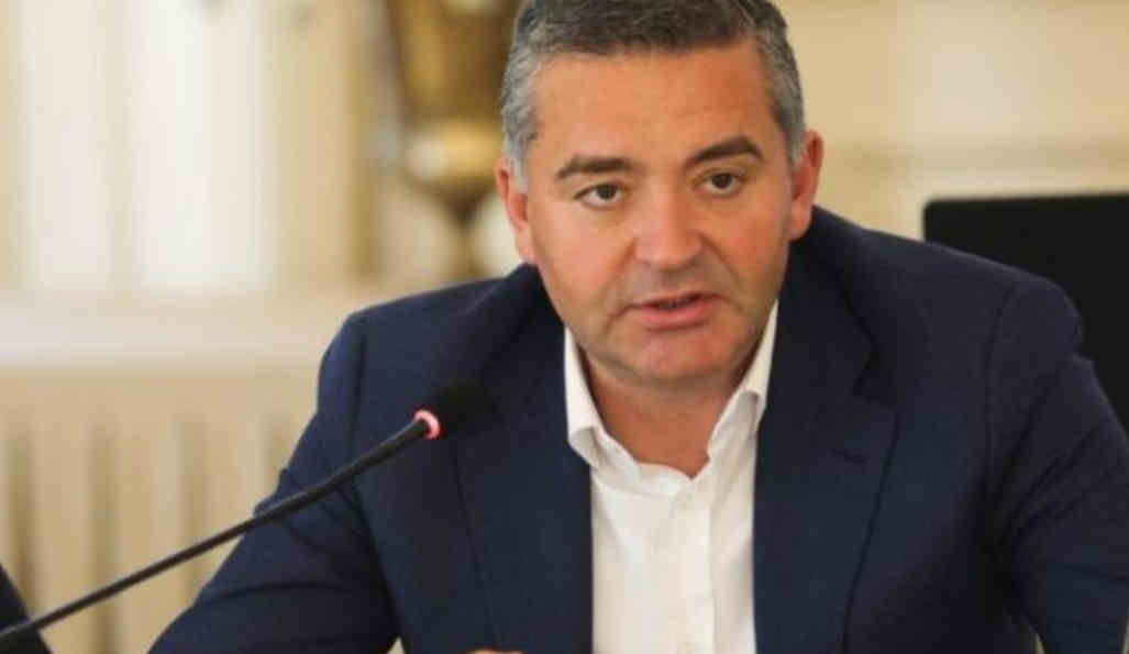 blendi klosi - InfoShqip.com