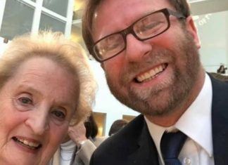 Me një selfie, Haki Abazi përshëndet deklaratën e Albright, kundër ndarjes së Kosovës
