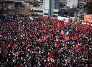 Nga Vetëvendosje paralajmërojnë: Do të dalim me familje në shesh, festa mund të kthehet në protestë