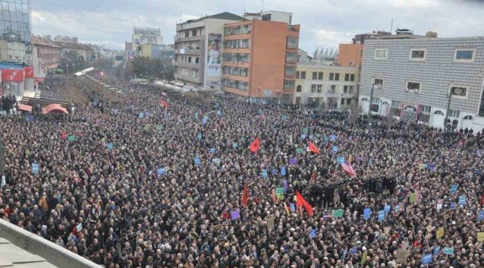 proteste masive vetevendosje