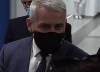 Sveçla refuzon t’u përgjigjet akuzave të Thaçit se ka hyrë në dhomën e përgjimeve