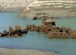 Fshati që është nën ujë që nga viti 1994 mund të shfaqet përsëri, arsyeja do ju habit (FOTO)