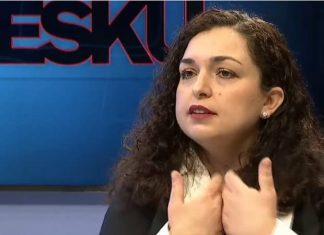 Vjosa Osmani për targat: Nuk ka presion nga ndërkombëtarët për shtyrje të afatit