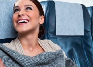 Përse duhet të vishemi mirë kur udhëtojmë me aeroplan