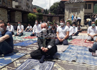 Naser Ziberi dhe Bilal Kasami i Lëvizjes Besa falin Xhumane së bashku (FOTO)