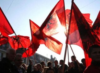Shqiptarët e Maqedonisë, në betejë për vendosjen e etnisë në letërnjoftime