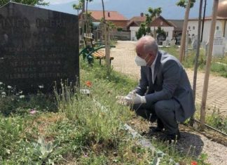 Kandidati për kryeministër Naser Ziberi nderon Imer Imerin dhe Boris Trajkovskin (FOTO)