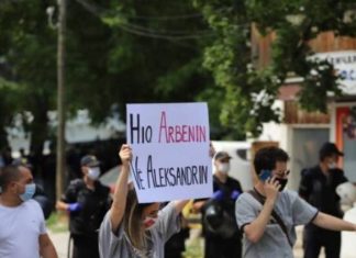 Protestë para selisë së LSDM-së, “Unë besoj” dhe “Pse jo” të revoltuar me shkarkimin e Arben Ziberit
