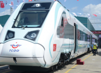 Revolucion në Turqi, testohet me sukses treni i parë elektrik (FOTO)