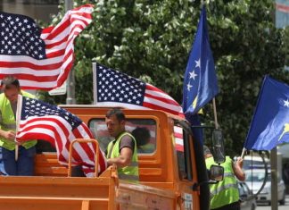 Ish-zyrtarë amerikanë: Si Trump po pengon BE-në për dialogun Kosovë-Serbi