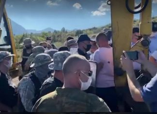 Përplasje mes policisë dhe protestuesve për ujin e pijshëm në Siniçan të Bogovinës (VIDEO)
