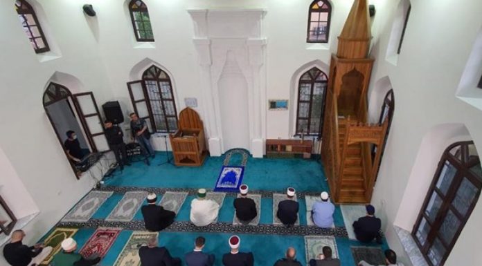 xhamia e kokonozit tirane