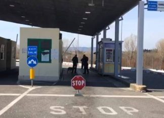 Mbyllja e kufirit me Greqinë, turistët të painformuar, mbesin në doganë