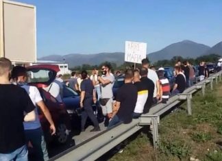 Protesta kundë shtrejntimit të energjisë elektrike, bllokohet autostrada Shkup – Tetovë