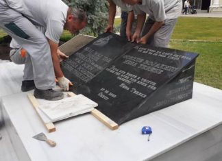 Pas presionit publik hiqet emri i donatorit te pllaka e Nënë Terezës