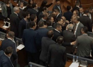 Telashe mes VV-së dhe LDK-së në Kuvend, evitohet një përplasje fizike
