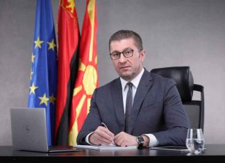 Mickoski kërkoi falje për gabimet e të kaluarës