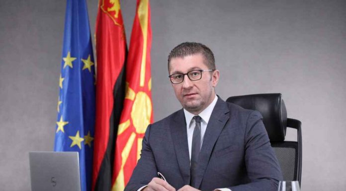 mickoski-deri-te-qytetaret-vota-juaj-i-ndryshon-punet_5f0adf7c7a231-1024x679