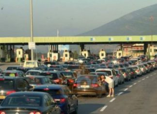 Radhë të gjata në Morinë, pushuesit nga Kosova drejt bregdetit shqiptar