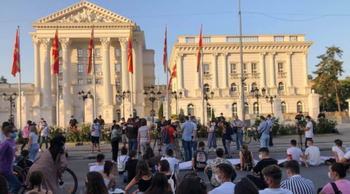 nxenesit protestojne para qeverise