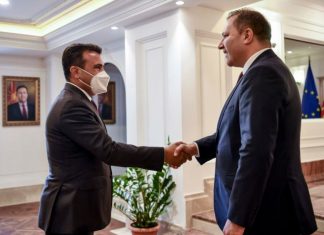 Pranim-dorëzimi i postit të Kryeministrit, Spasovski ia lëshon vendin Zaevit (VIDEO)