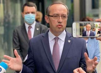 Kryeministri Hoti përballet me tri interpelanca