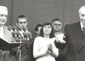 Busti i xhaxhait të Haxhi Lleshit në Dibër, historianët kundër: Bashkëpunëtor i jugosllavëve! Dëbuan mbi 40.000 banorë