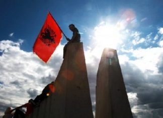 Zyrtarizohet, shqiptarët në Mal të Zi mund të përdorin simbolet kombëtare