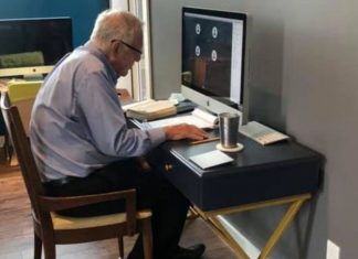 “Fëmijët s’e dinë se sa me fat janë”, 91-vjeçari që jep mësim online bëhet viral në internet