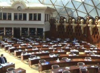 Kuvendi i Maqedonisë sjell vendim: Mbajtja e maskës në ambient të hapur e detyrueshme