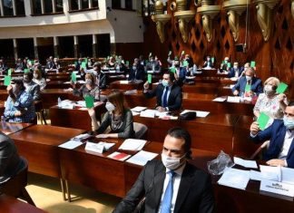 Koalicioni qeveritar në Maqedoninë e Veriut në rrezik, nuk ka shumicën