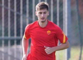 Kumbulla gati, drejt Anglisë për të luajtur në një nga tempujt e futbollit
