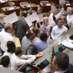 Deputetët bllokohen në Kuvend, akuzon VMRO-DPMNE (VIDEO)