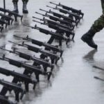 Cilat janë shtetet që financojnë tregun e armëve të Rusisë dhe SHBA-së?