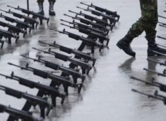 Cilat janë shtetet që financojnë tregun e armëve të Rusisë dhe SHBA-së?