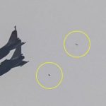 Moment i frikshëm: Dy aeroplanë luftarakë francezë u ‘përplasen’ në ajër, për fat të mirë të dy munden të aterrojnë në mënyrë të sigurt
