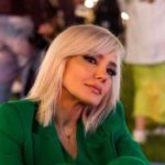 E grimuar si “loçkë”, Monika duket si një 20 vjeçare në imazhin e fundit