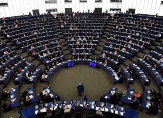Parlamenti Evropian bën thirrje për heqjen e menjëhershme të masave ndaj Kosovës