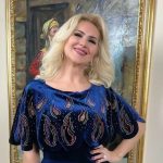 Info Shqip: Shyhretja vesh fustanin më të bukur, kështu e reklamon shtëpinë luksoze