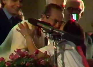 Kush ishte shqiptarja që ia dorëzoi Titos stafetën e fundit? (VIDEO)