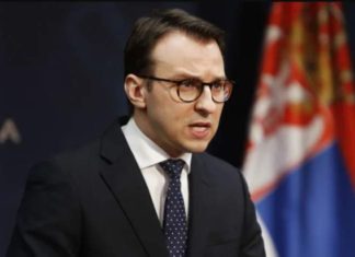 Petkoviq pretendon se serbët e arrestuar në Kosovë u rrahën: Policëve që i arrestuam u japim ëmbëlësira