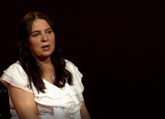 Vlora Dumoshi: Për shkak të Qeverisë Kurti 1 djali im nuk do të kthehet më në Kosovë
