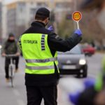 Për të mos e dënuar me 500 euro gjobë, shkupjanit policët i morën 2000 denarë ryshfet