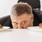 ‘Sjellin speca nga shtëpia’! Grekët tallen keq me serbët: Shpenzojnë 20 euro për 11 ditë