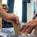 Zgjedhjet parlamentare në Francë, e majta dhe aleanca e Macronit janë pothuajse të barabarta