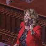 Llazarevska e LSDM-së deputetëve të VMRO-së: Unë kam vetëm një pasaportë, ju keni më tepër